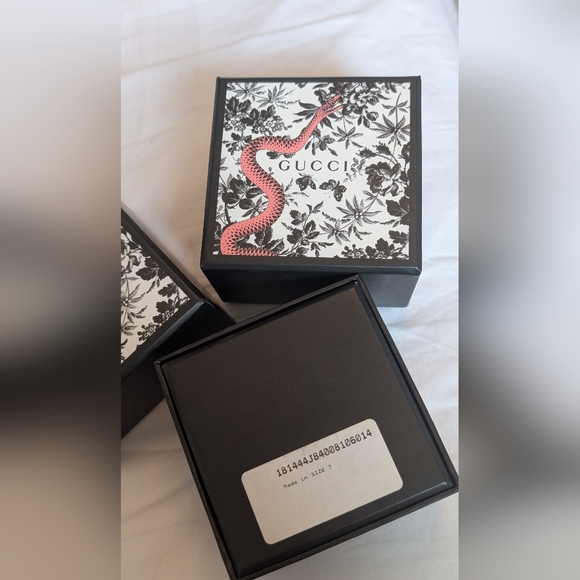 Gucci Black and White Floral Box with Pink Snake - Picture 7 of 9